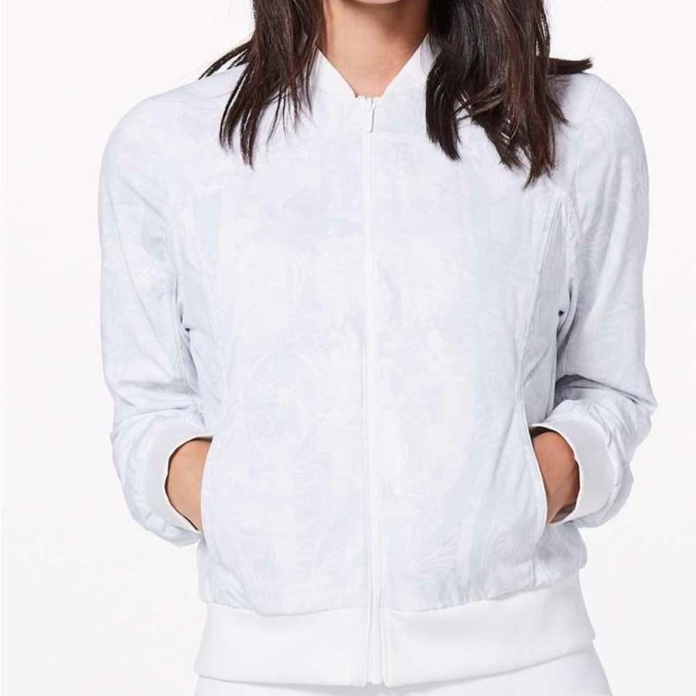 Lululemon Bomb Around Jacket *Reversible White / Eternal 
Wave White Size 6